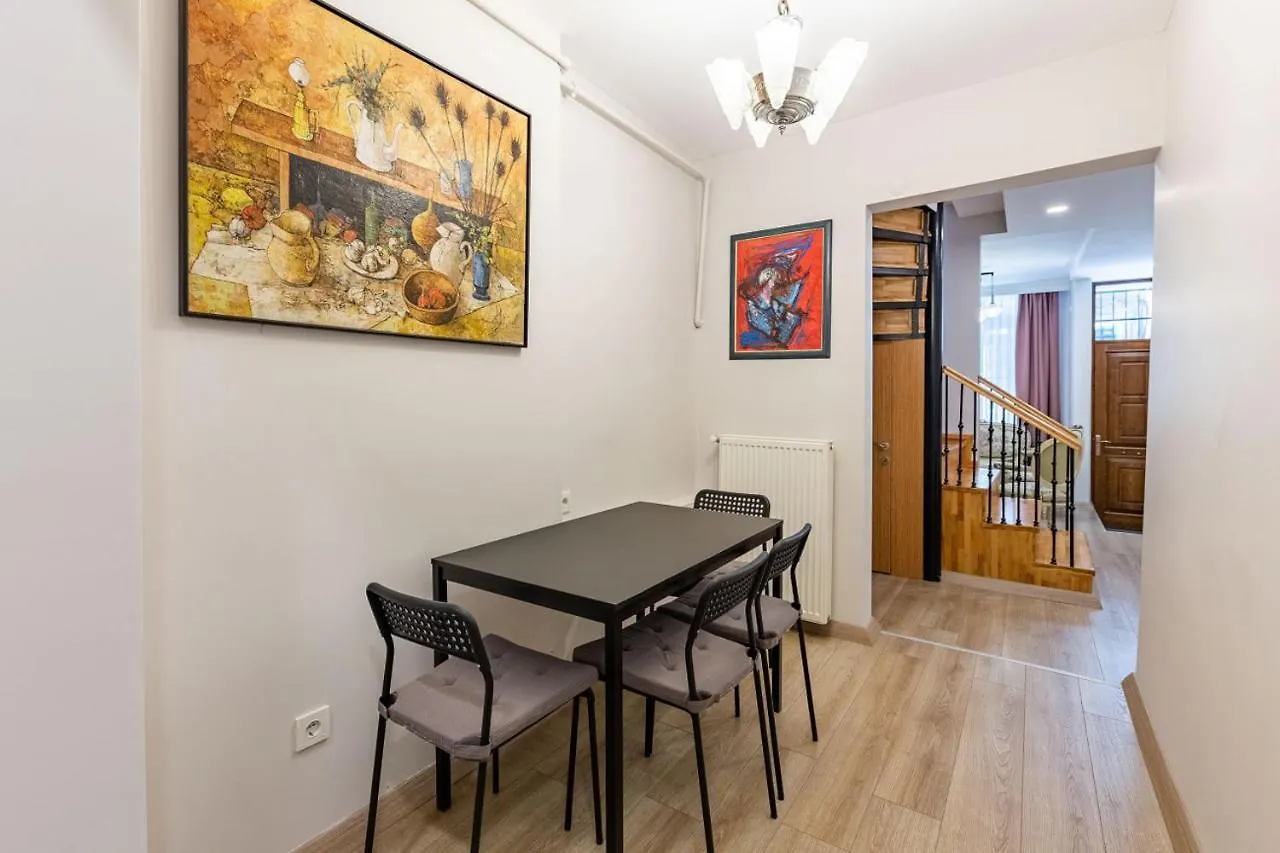 Duplex House Near Trendy Attractions In Sisli Lägenhet Istanbul